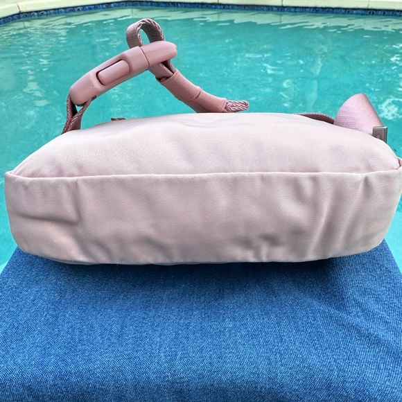 lululemon Everywhere Belt Bag 1L - Picture 9 of 16